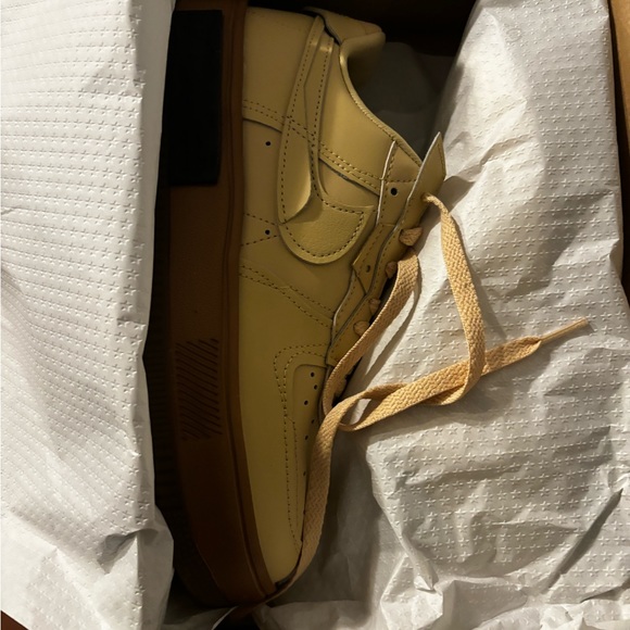 Women’s Nike Air Force 1 Fontanka - Picture 3 of 5